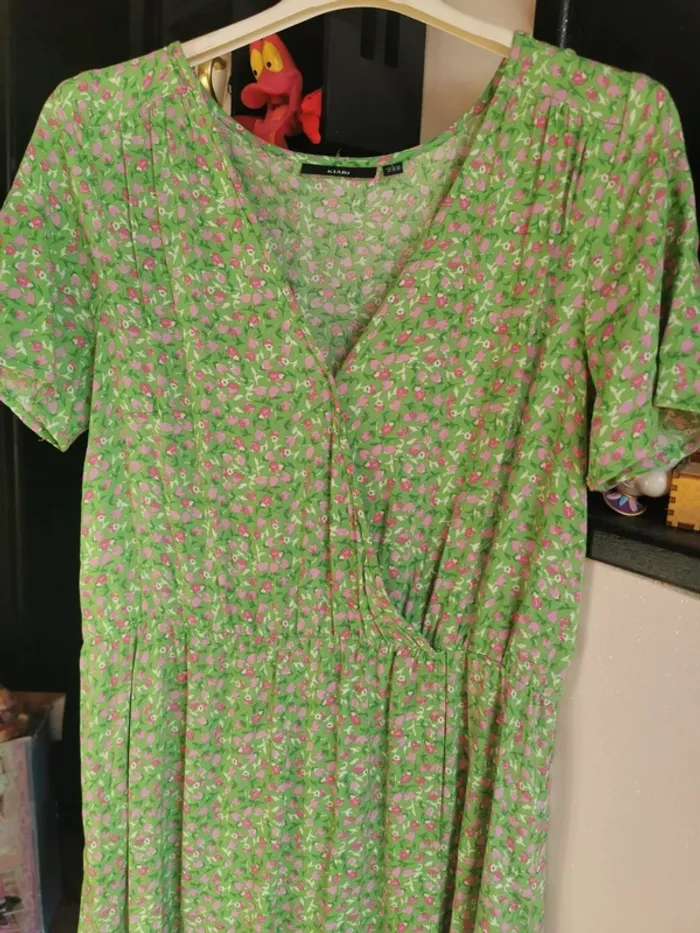 Robe longue manches courtes. Verte à motifs. - photo numéro 2