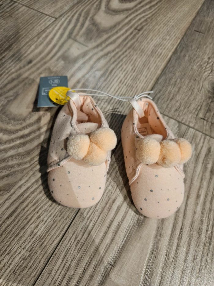 Chausson neuf taille 18