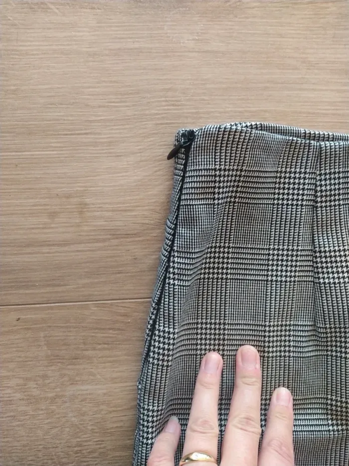 Jupe XS carreaux Bershka broderies - photo numéro 6