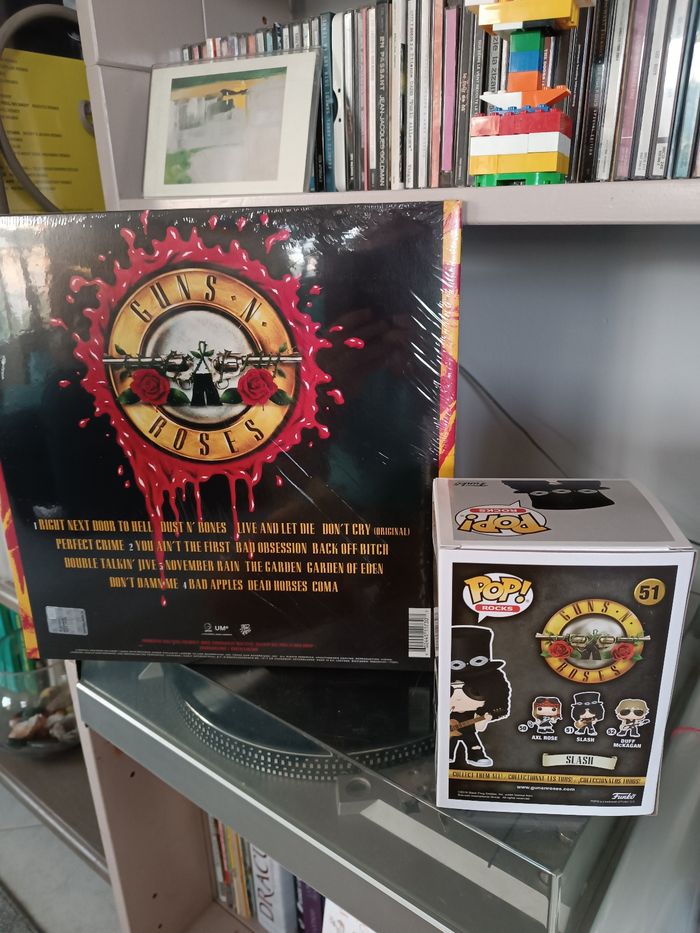 Vinyle Use Your Illusion I by Guns N' Roses + Figurine Pop Slash 🌹 - photo numéro 2