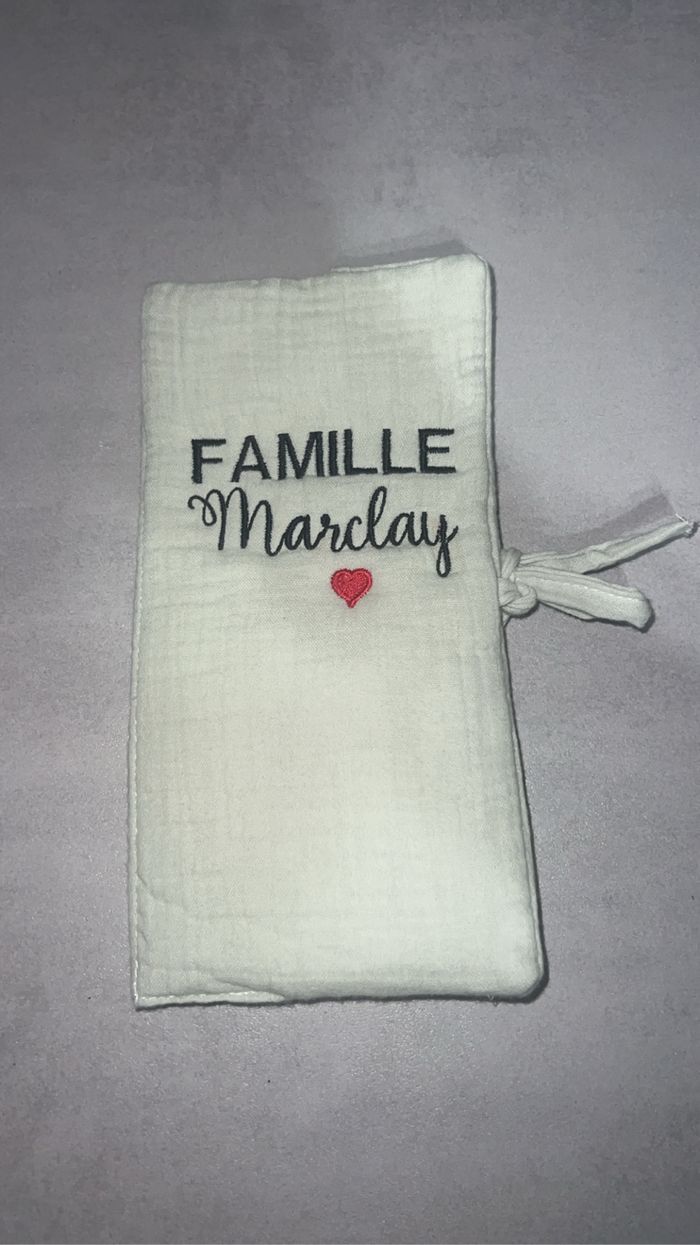Protège livret de famille personnalisé brodé