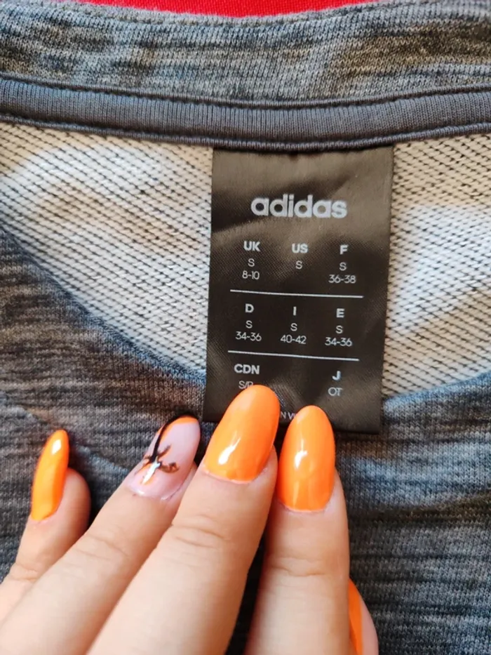 Crop top Adidas taille 36 - photo numéro 2