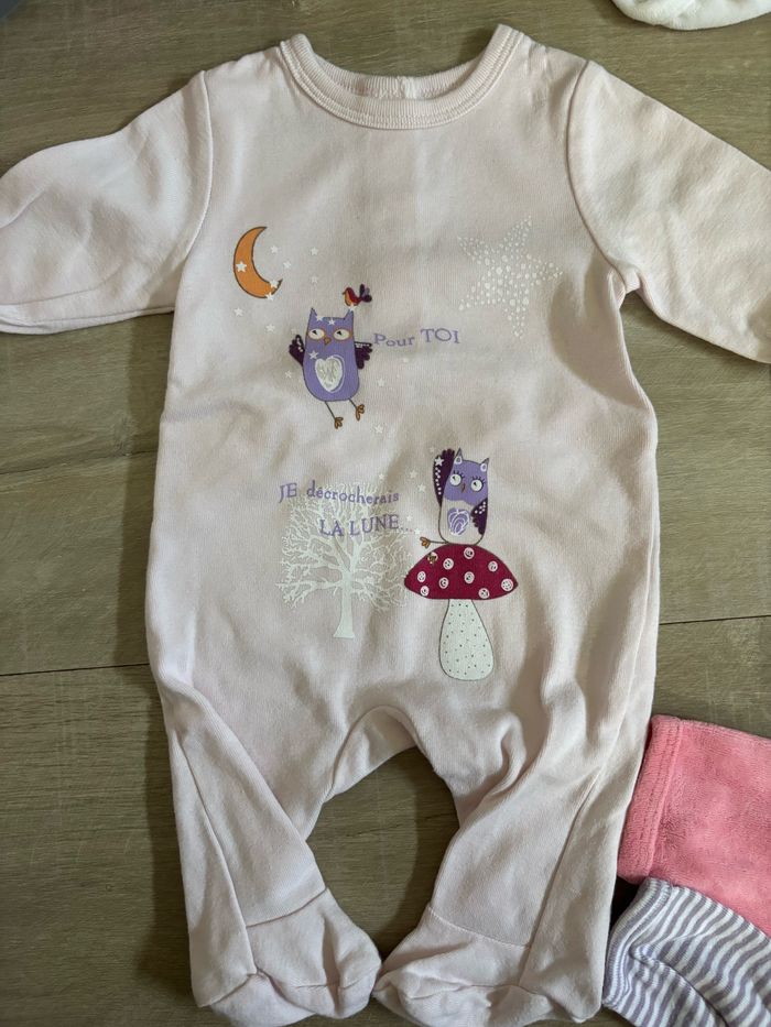 Lots 5 pyjamas 1 mois - photo numéro 3