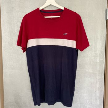 T-shirt Hollister rouge bleu et blanc