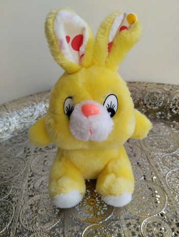 Lapin en peluche jaune 💛