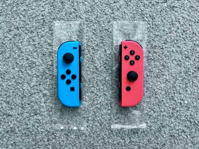 Console Nintendo Switch (2019) avec accessoires - photo numéro 3