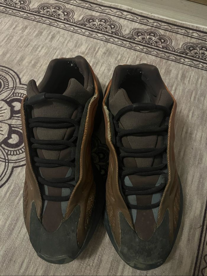 Yeezy 700 v3