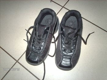 chaussure  noirea roulette