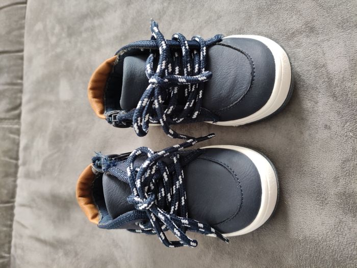 Chaussures baskets bébé garçon taille 20 neuves saxo blues