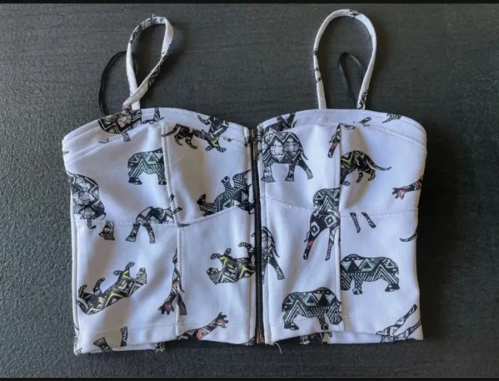 Top bustier imprimé éléphants Bershka – Taille M