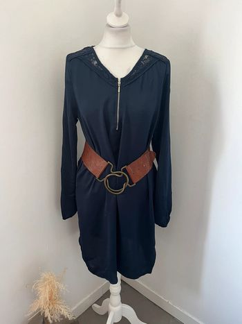 Robe marine et dentelle LH XL