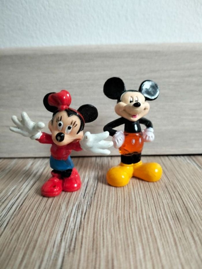 Figurines Mickey et Minnie.