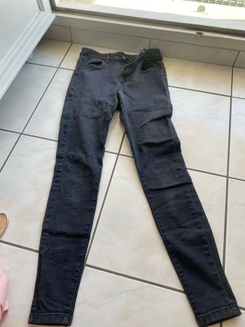 Jeans 32 mais va pour un 34