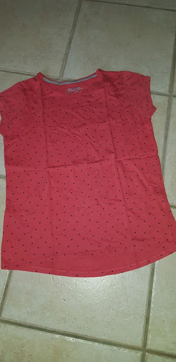 Tee-shirt manches courtes rose à pois noirs