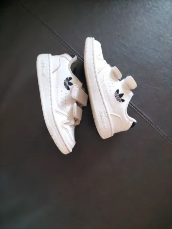 Baskets taille 25 Adidas