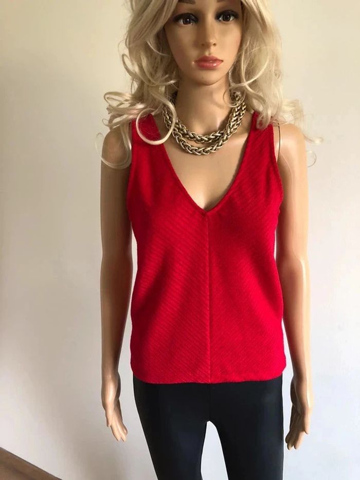 Haut rouge sans manches Mango taille M jamais porté