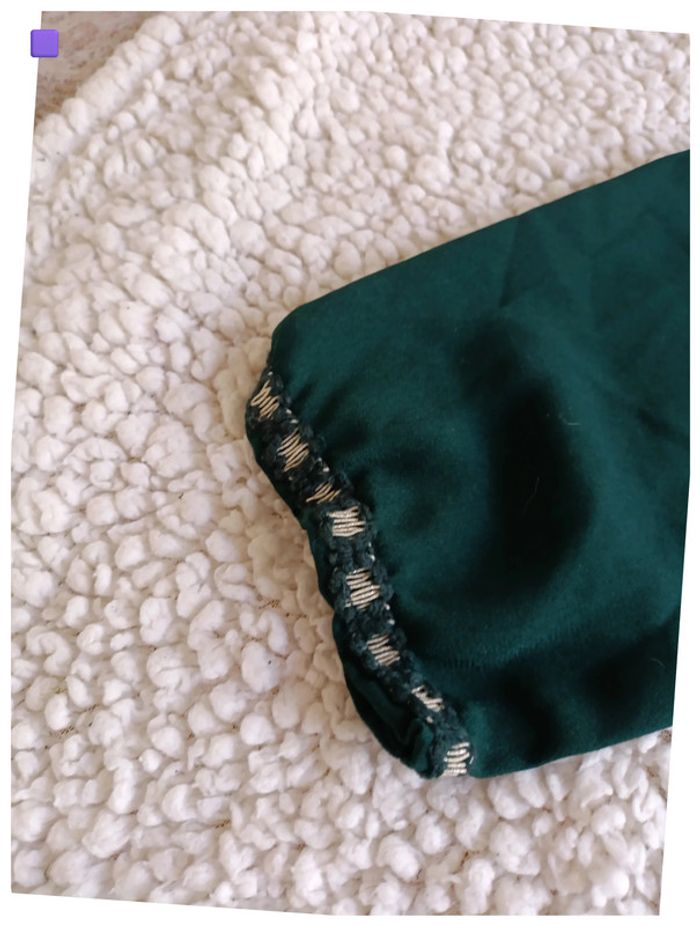 Blouse verte à manches ¾ orné broderie or details vintage - photo numéro 3