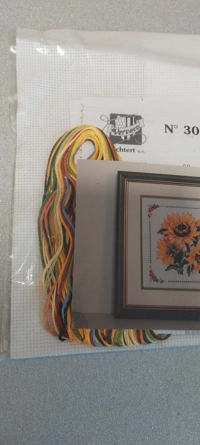 Kit broderie point de croix tournesols Vervaco 30 x 30 cm neuf - photo numéro 2