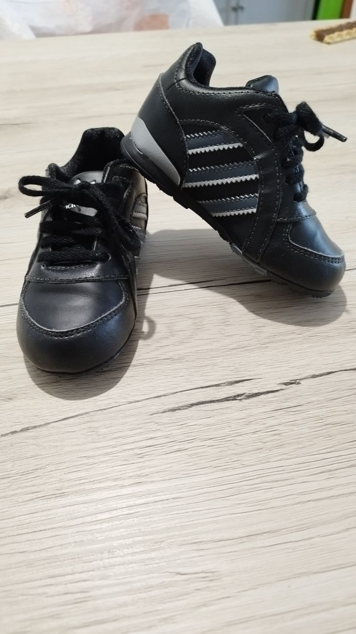 Basket Adidas, pointure 22 - photo numéro 5