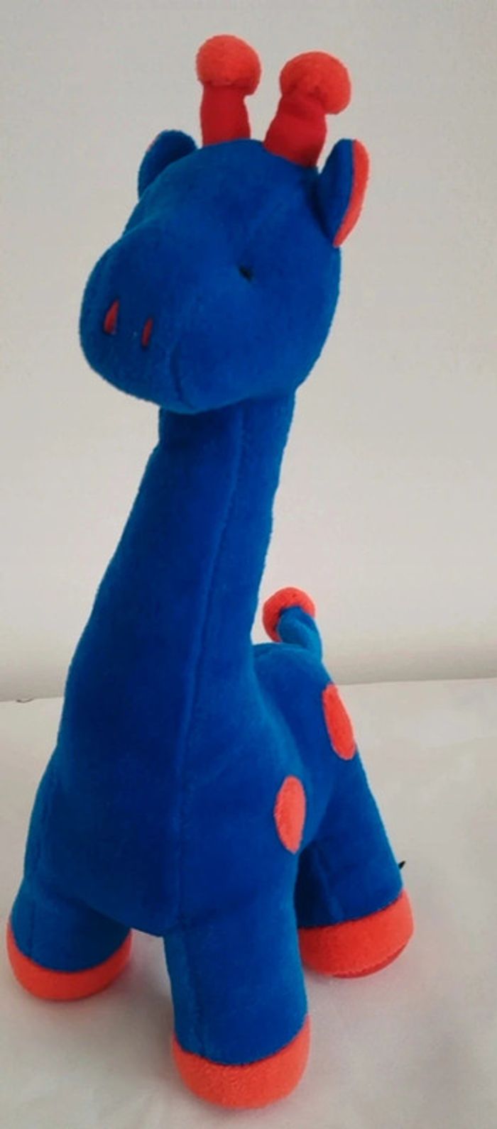 Peluche  girafe bleu et rouge 31cm CP international - photo numéro 2