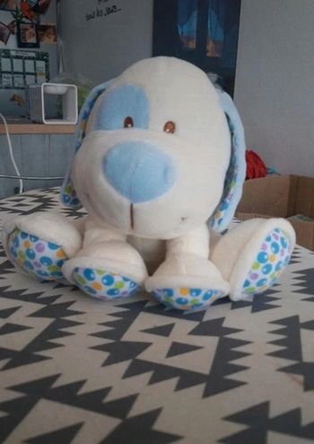 Peluche chien grelot