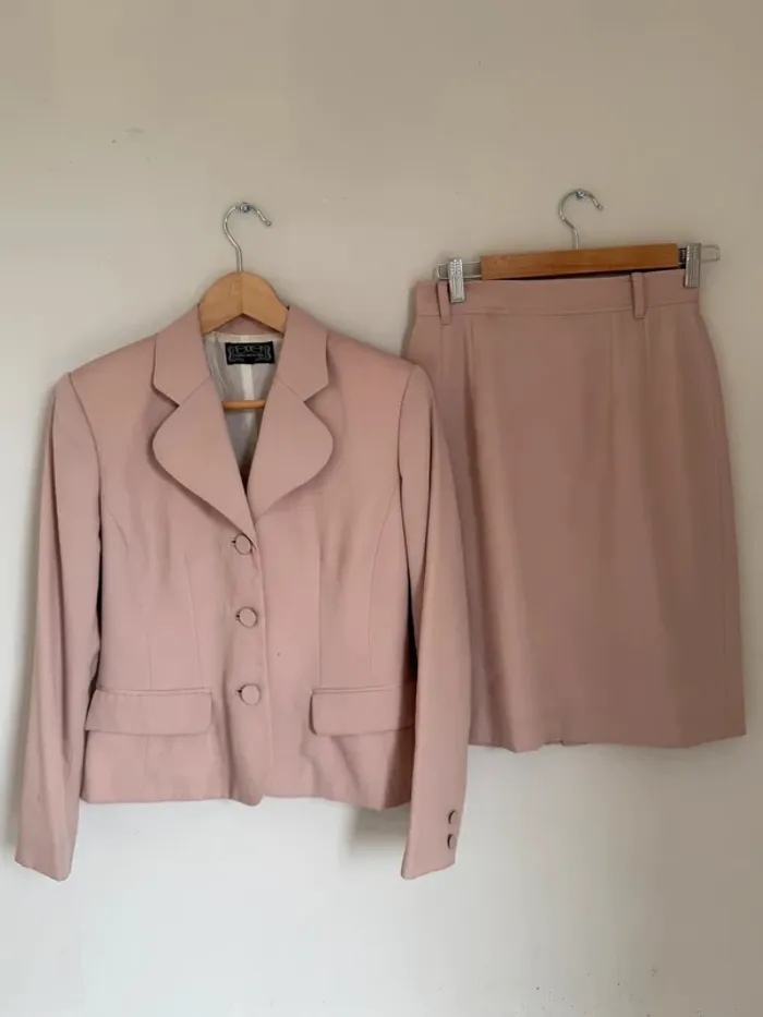 Ensemble tailleur rose pâle