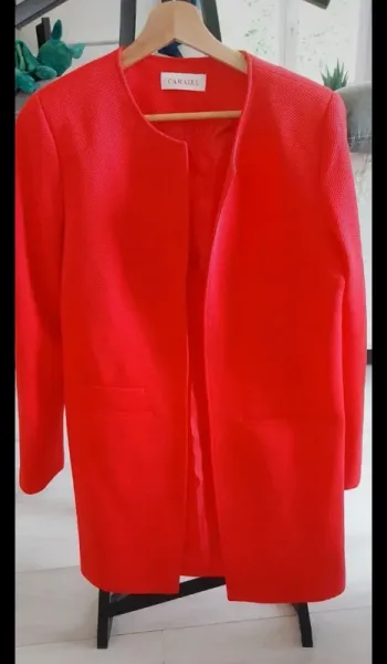 Blazer long Camaïeu neuf jamais porté taille 42 couleur corail.