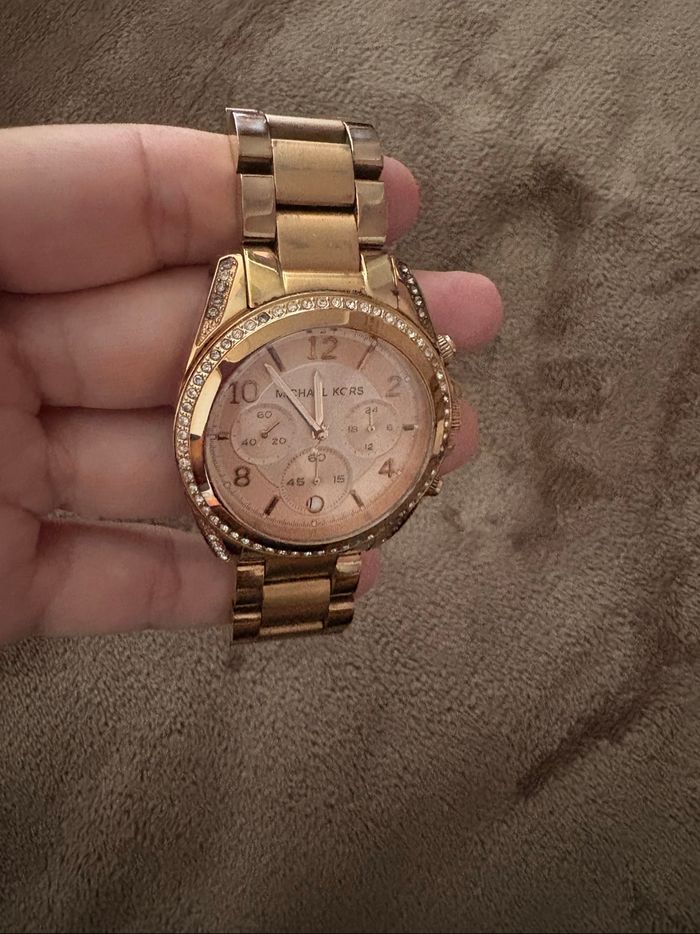 Montre Michael Kors rose doré en bon état - photo numéro 6