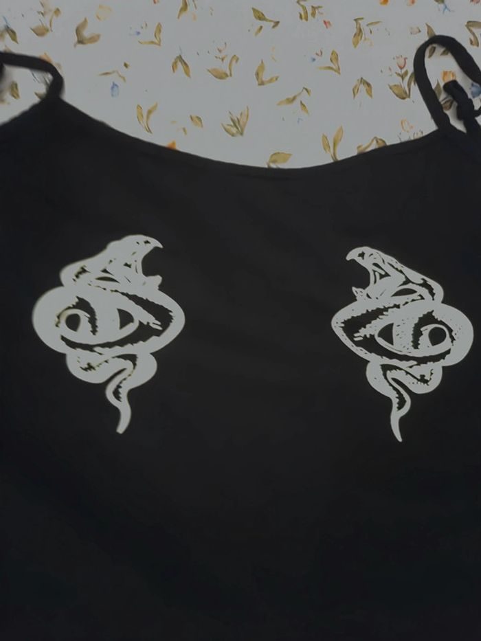 Crop top dragon noir et vert fluo - photo numéro 3