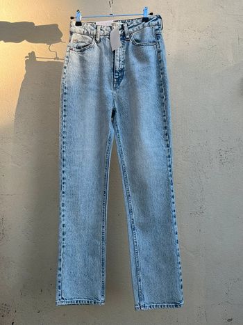 Jean taille haute coupe droite bleu clair nuancé style délavé