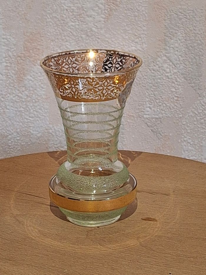 Petit vase granité en verre