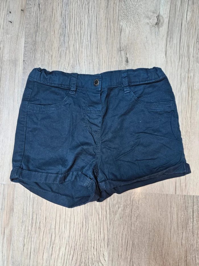 Short Gémo Taille 8 ans 🦋