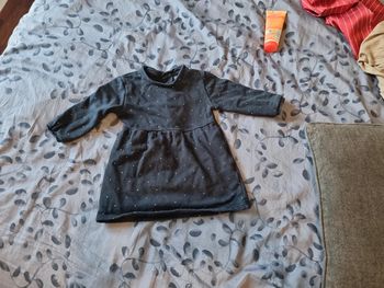 Robe molletonnée bleue marine 24 mois kiabi très bon état paillettes dorées