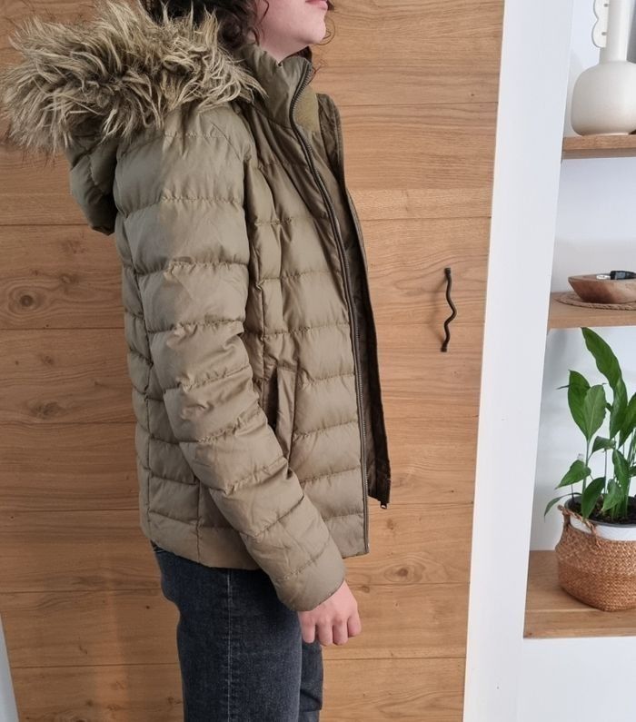 Très jolie doudounne
Tommy Hilfiger
Coloris vert kaki
Taille XS
Très bon état - photo numéro 2
