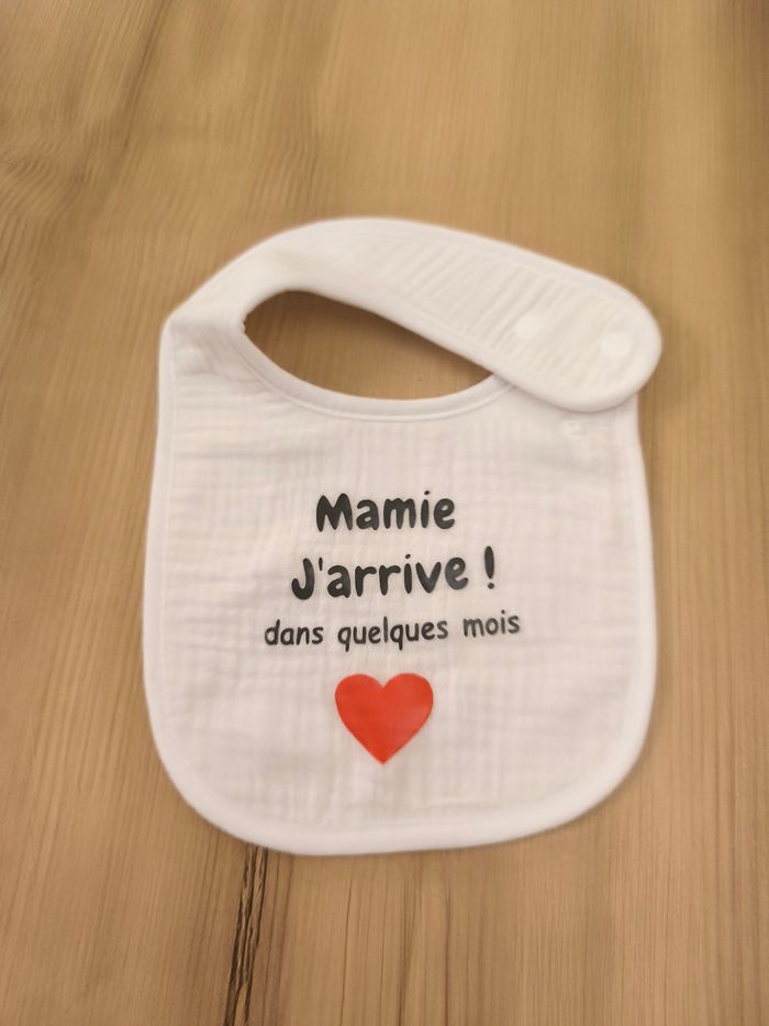 Bavoir annonce grossesse cadeau surprise mamie j'arrive ❣️ - photo numéro 3