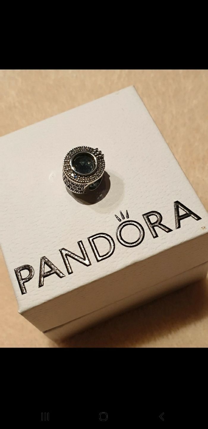 Charm Pandora Signature "O" couronné bleu scintillant - photo numéro 2