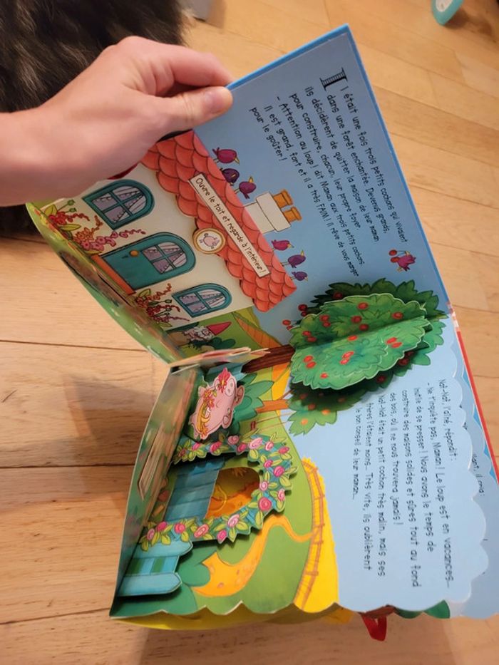 Livre pop up les 3 petits cochons - photo numéro 3