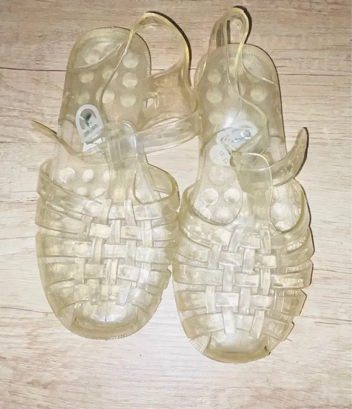 Chaussures plastiques pour la mer taille 33