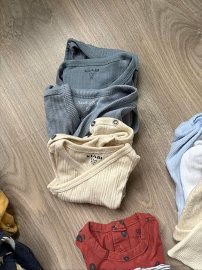Lot vêtements 1 mois - photo numéro 4