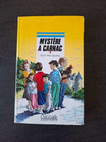 Livre Mystère à Carnac de Michel-Aimé Baudouy en bon état