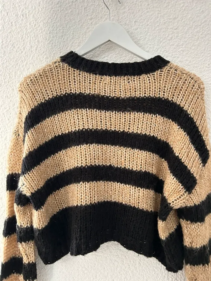 Pull col rond à rayure noire - photo numéro 3