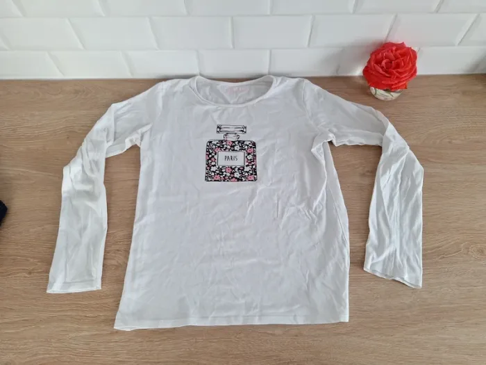 Haut motif bouteille de parfum