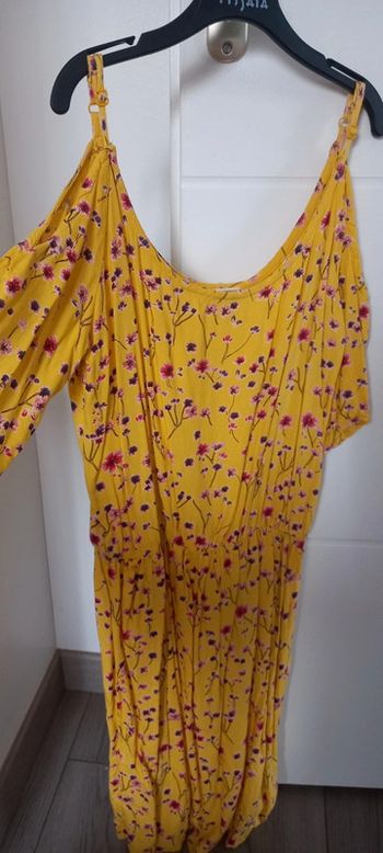 Robe jaune fleurie