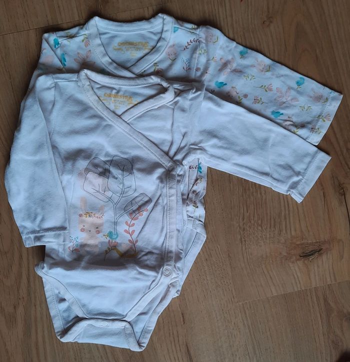 Lot 4 bodies manches longues 1 mois - photo numéro 2