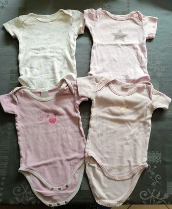 Lot bodies manches courtes 6 mois