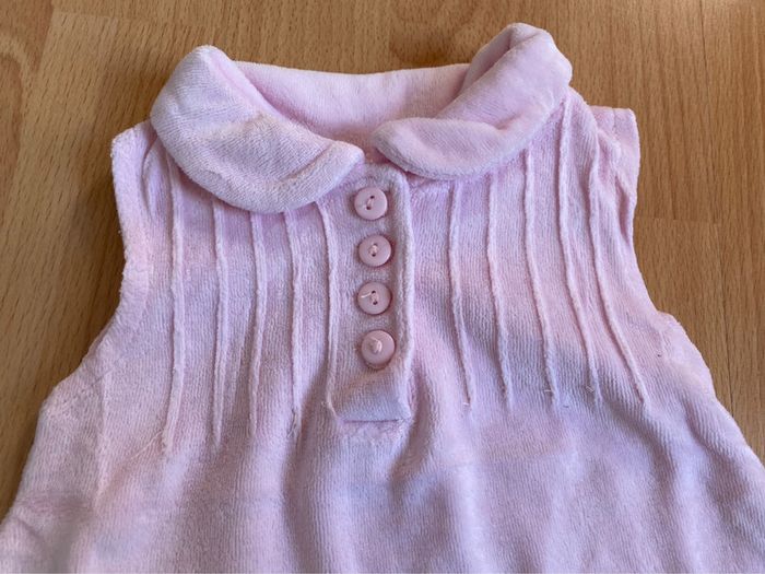 Belle robe en velours rose sans manches T. 3 mois fille TBE - photo numéro 3