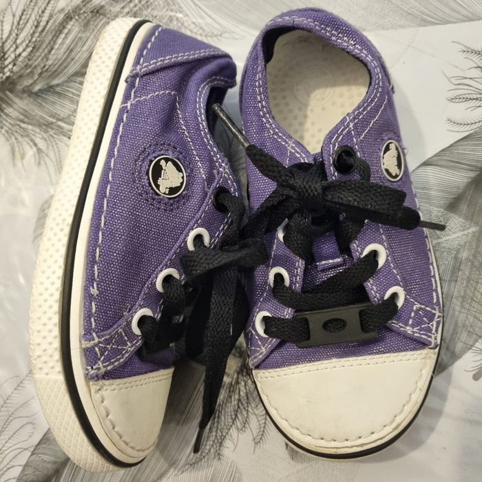 baskets CROCS fille taille 27 ( c 10 )