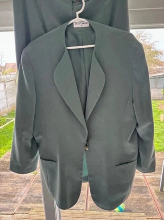 Ensemble tailleur jupe et veste - photo numéro 4