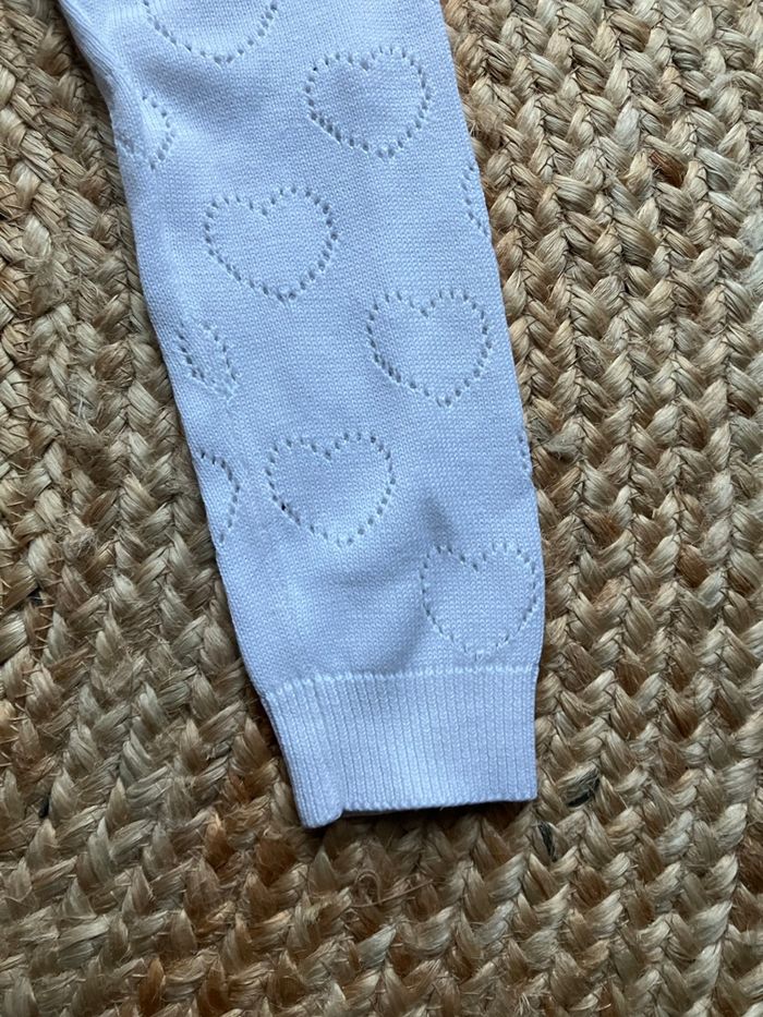 Gilet blanc à motifs cœurs Lili Marelle 5 ans. Porté mais en bon état - photo numéro 3