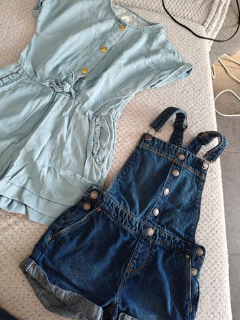Lot de 2 combinaisons en jeans 8 ans très bon état 